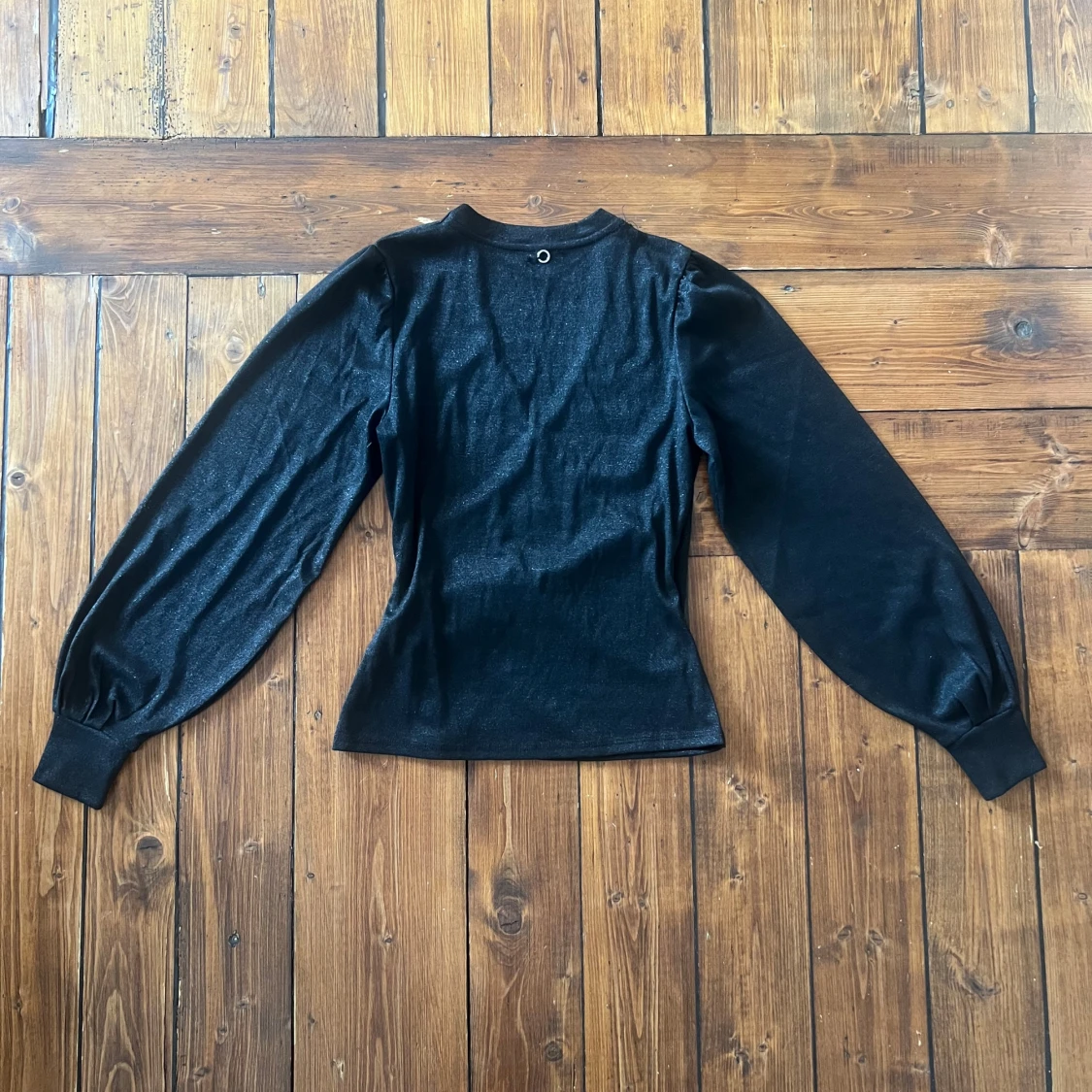 Svart långärmad glittrig festtopp - 4