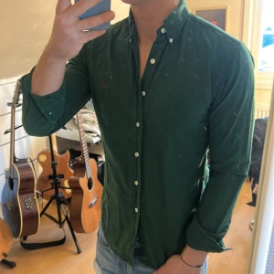 Ralph lauren skjorta - Hej! Säljer min Ralph Lauren skjorta som är otroligt snygg och i fint skick. Släng iväg dm vid frågor