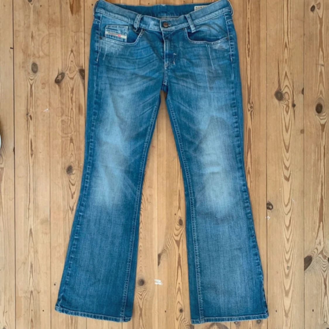 Blå bootcut jeans från Diesel