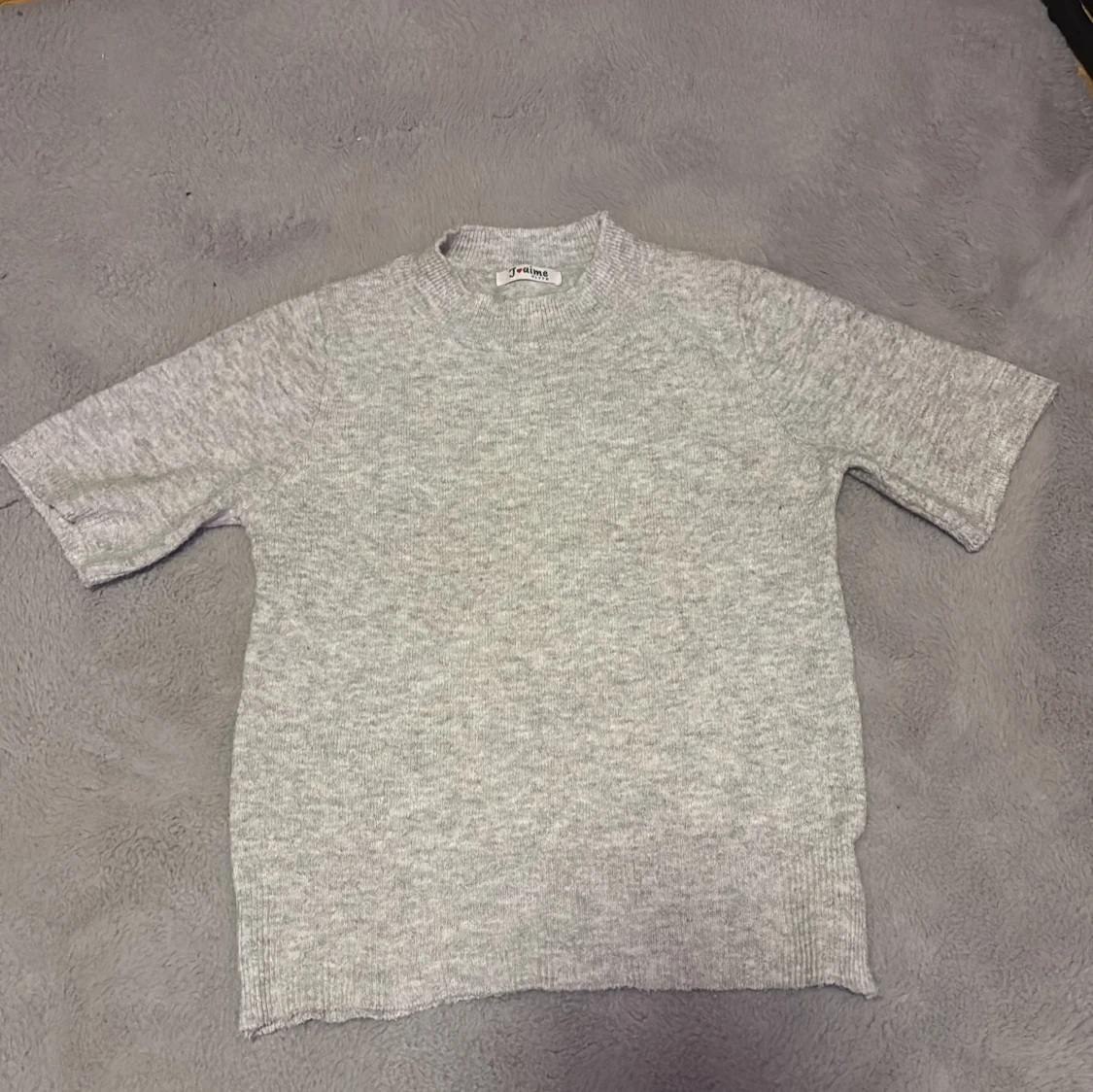 Grå stickad tröja från J'aime