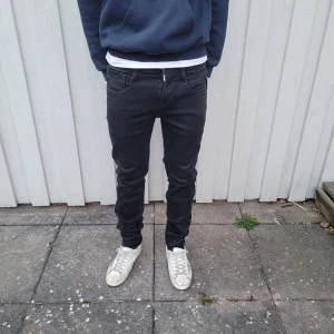 Replay Anbass jeans  - Replay jeans - Modell: Anbass - Storlek: W29/L32 - skick: 9/10 - Nypris runt 2000kr