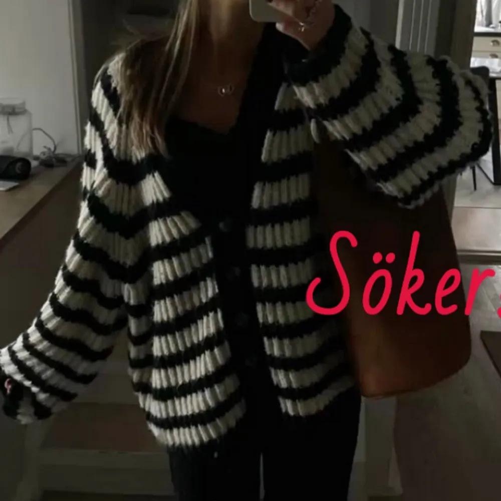 Söker!! Denna superfina randiga kofta från Gina tricot💞🩷storlek osv spelar ingen större roll. Neuletakit & Villapaidat.