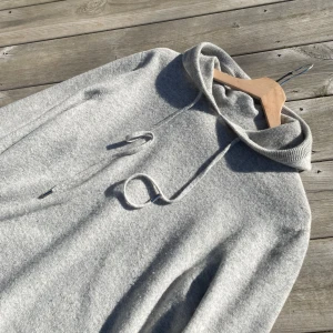 Kashmir Hoodie - Kashmir hoodie i topp skick🙌🏼 | Sparsamt använd | Storlek M/S | Hör av dig vid minsta fråga😁Köp gärna med PostNord😊