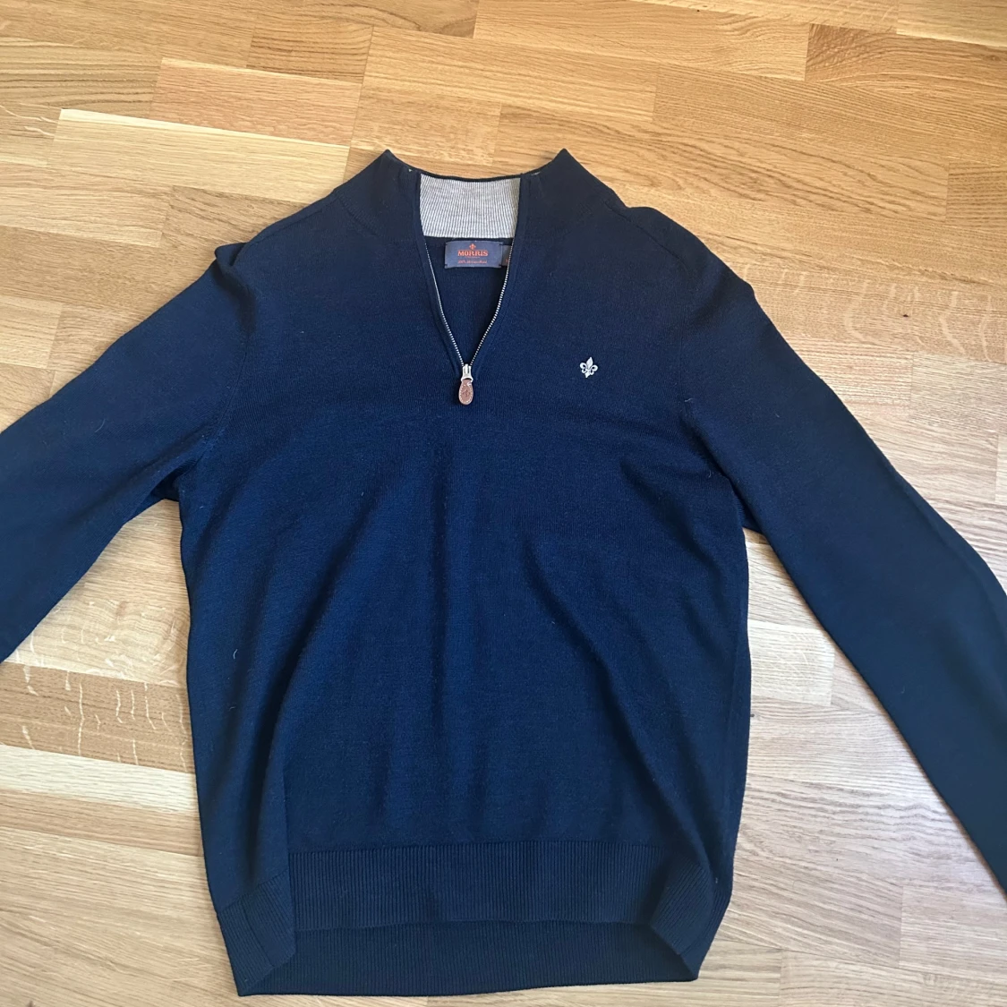 Mörkblå merinoulltröja från Morris