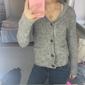 Stickad kofta från Zara  - Nu säljs denna fina och jätte sköna skickade tröja från Zara!💗