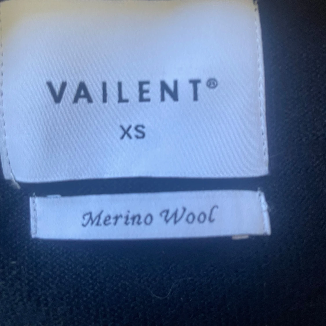 Svart tröja i merinoull från Vailent - 2