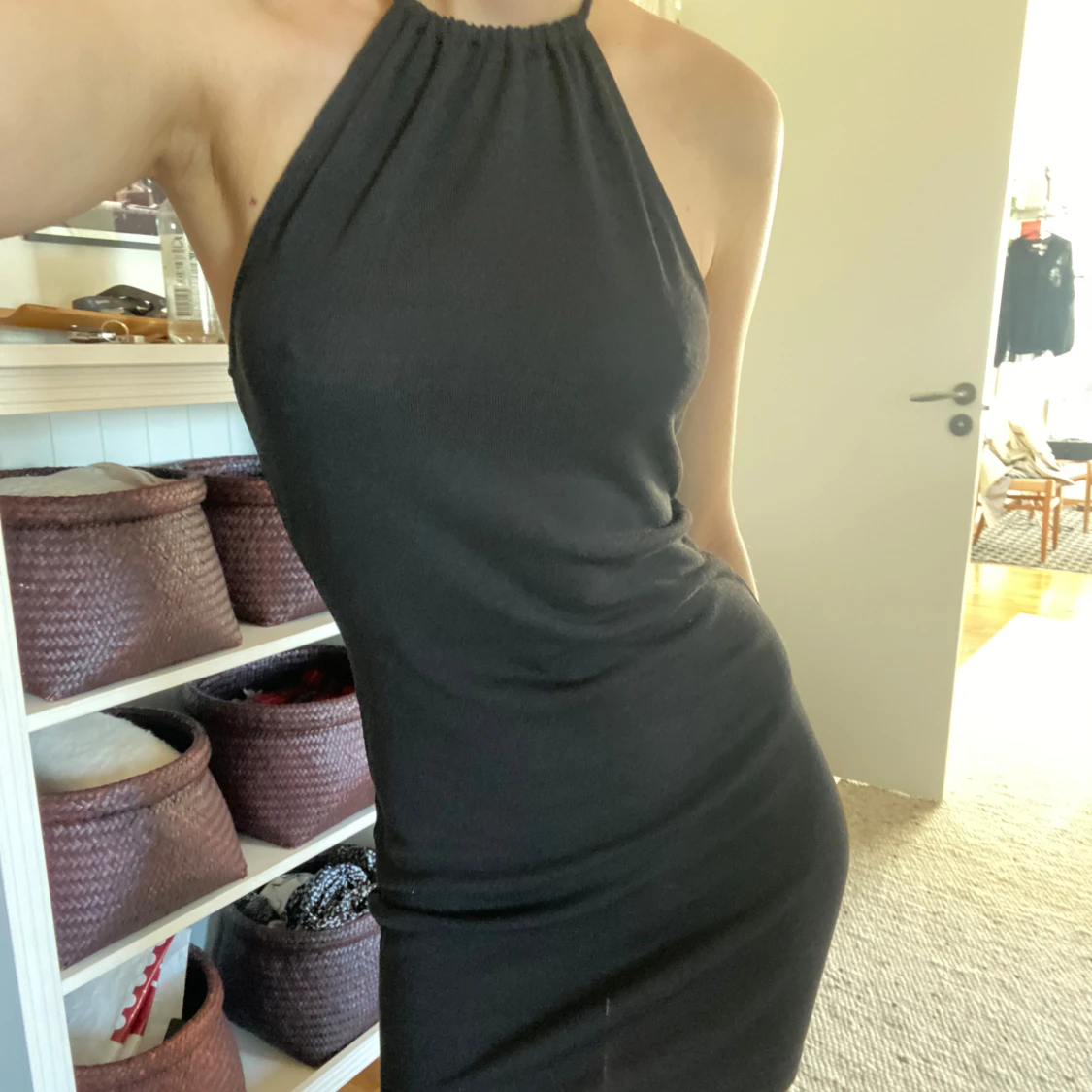 Svart halsterneck klänning