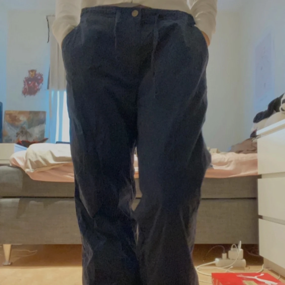 Mörkblå byxor  - 1