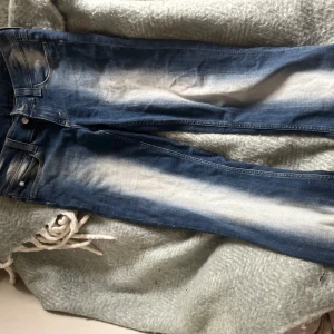 Cheap monday jeans - Trendiga cheap monday jeans som knappt är använda, säljer då de inte är min stil, strl 29/34, sitter bra på mig som är 175