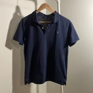 Gant pike - Marinblå gant piké storlek 170. Skick ca 7/10