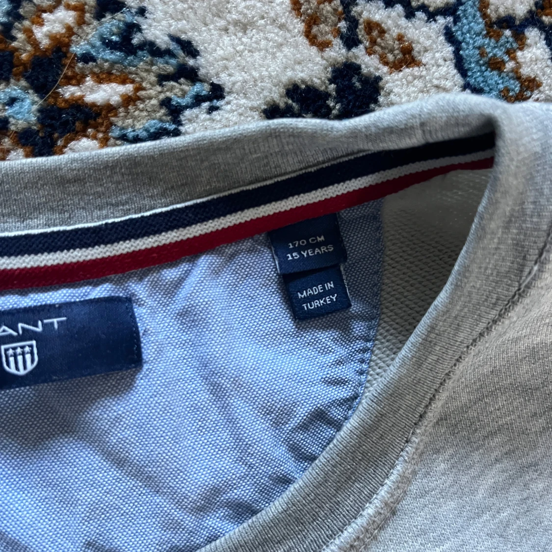 Grå sweatshirt från GANT - 2