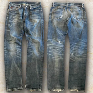 Ralph Lauren jeans - Riktigt feta Ralph Lauren jeans med galen wash. Sitter straight. Knappt några defekter bara lite slitningar men inget hål direkt