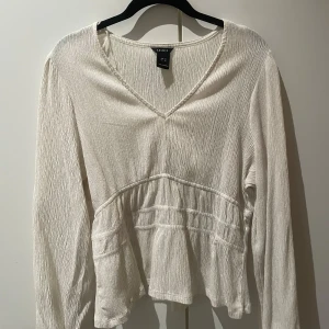 Vit blus - Vit blus i nyskick!