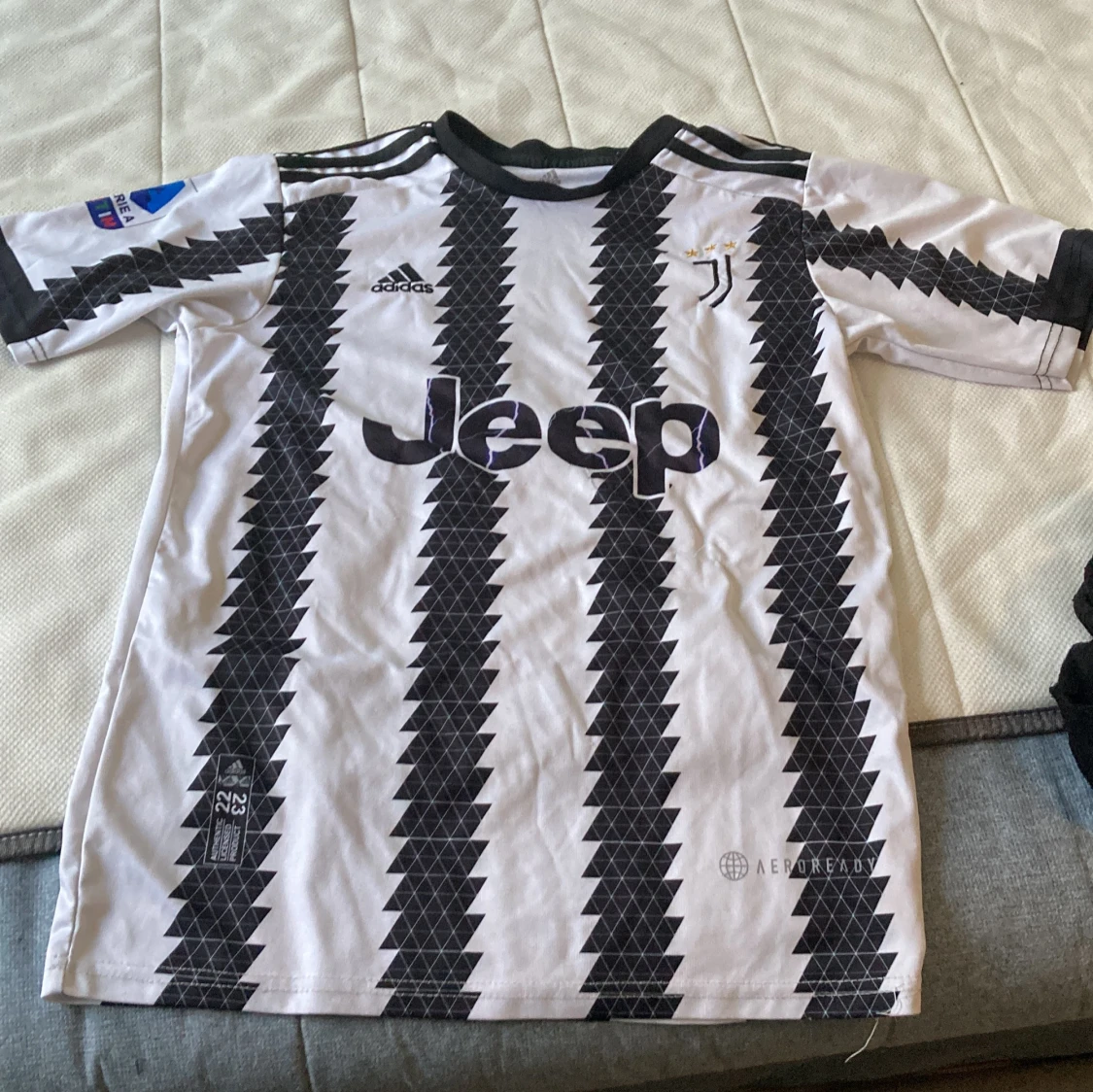Vit och svart fotbollströja från Adidas/Juventus