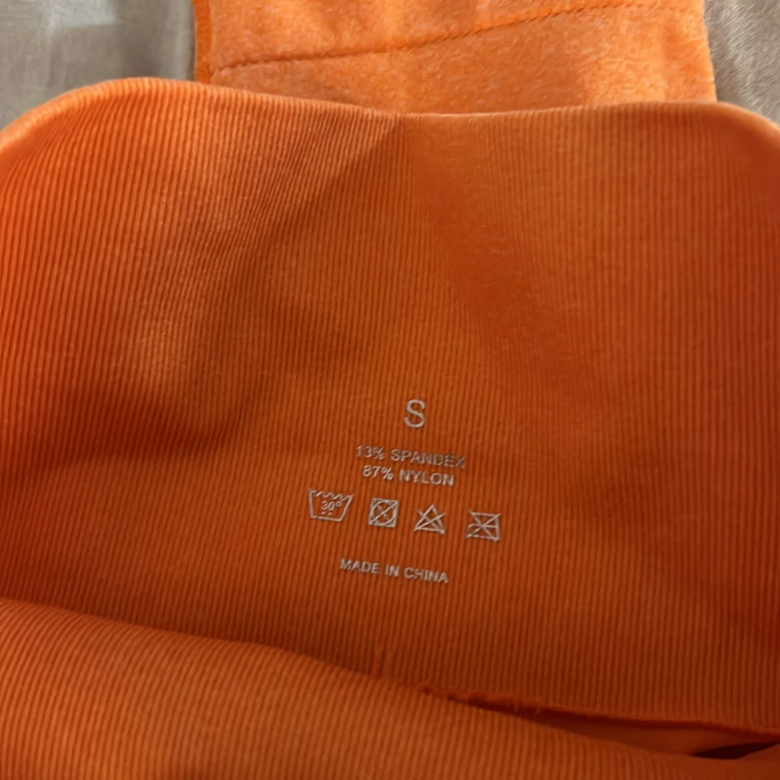 Orange leggings från NVGTN - 2