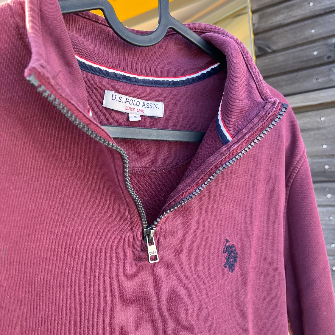 Vinröd tröja med dragkedja från U.S. Polo Assn. - 2