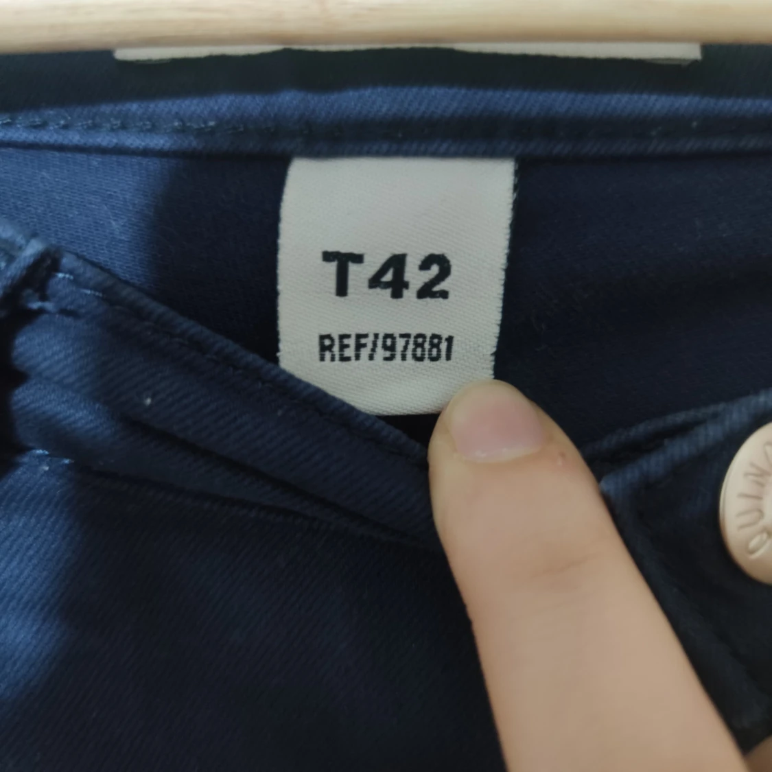 Blå lågmidjade jeans  - 4