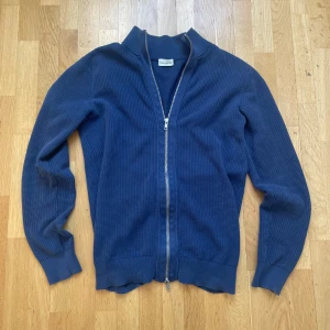 John Henric Fullzip hoodie - Otroligt snygg Fullzip med perfekt passform, kom gärna med frågor!