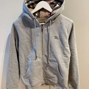 Burberry zip up Hoodie/kofta - Burberry zip up Hoodie/kofta (inte använd)