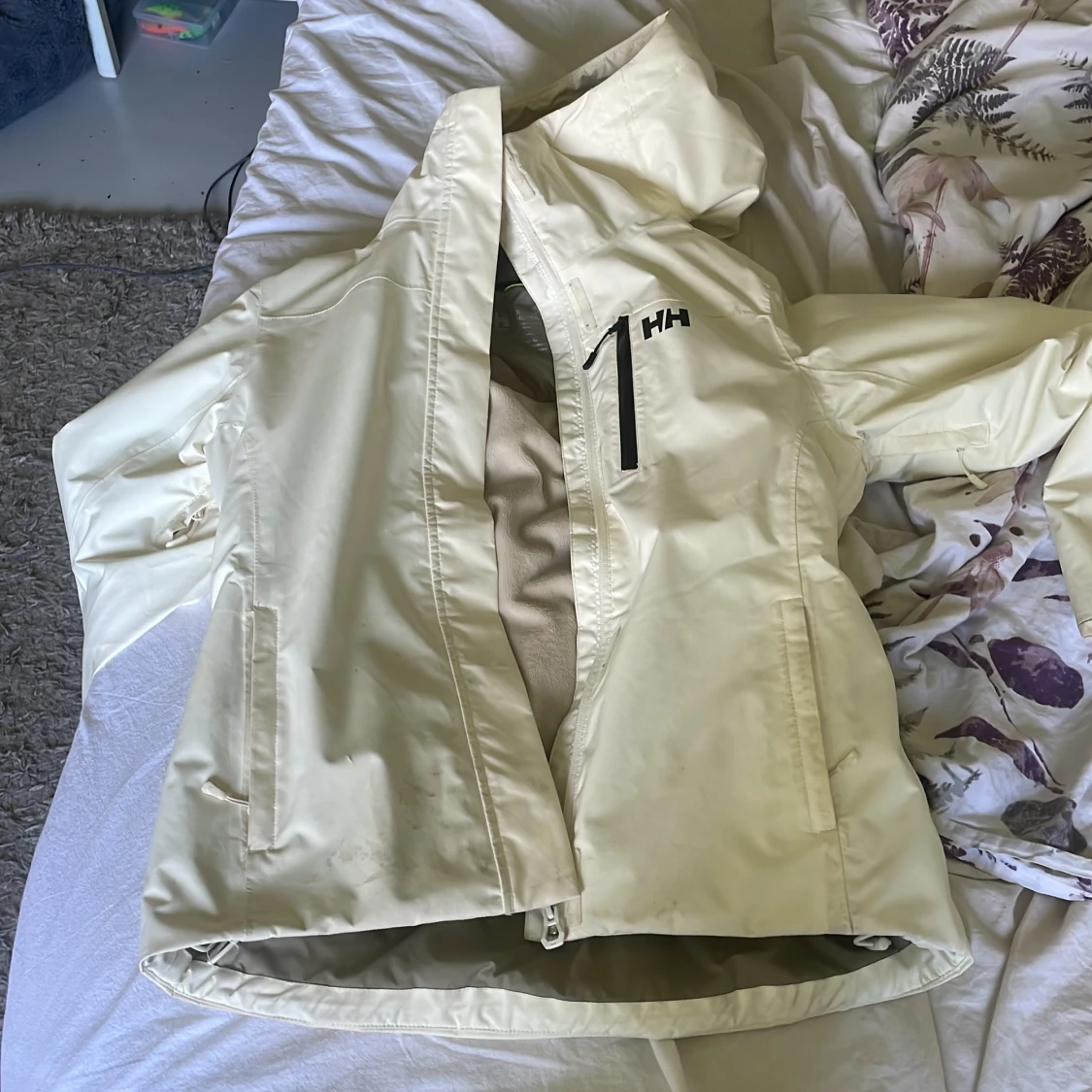 Vit vindjacka från Helly Hansen - 2