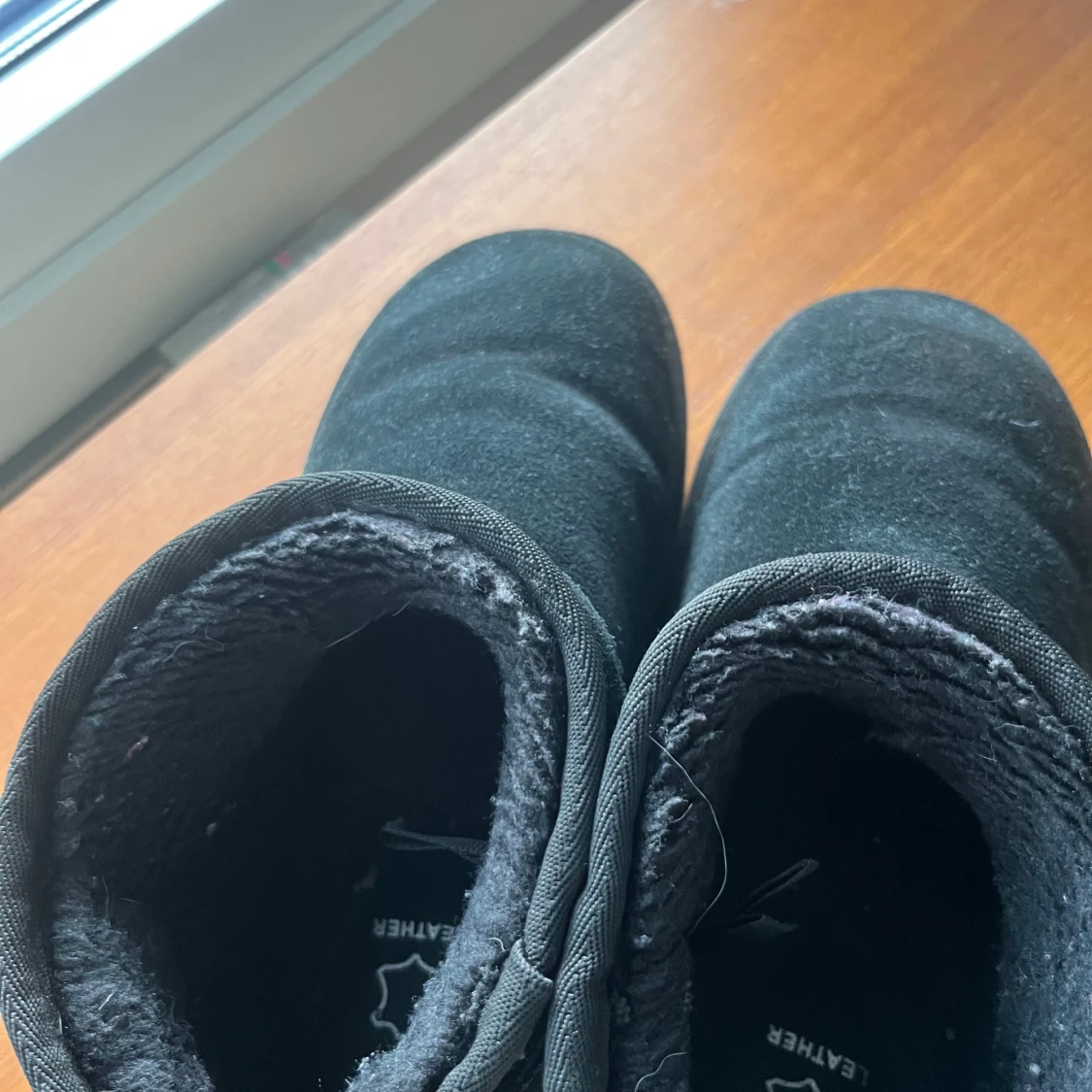 Svarta mockaboots med platt sula - 1