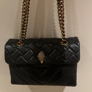 Svart axelväska Kurt Geiger - Säljer denna typ oanvända kurt geiger! Skriv för fler bilder