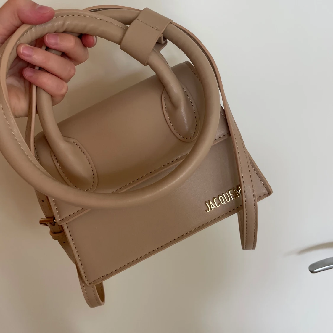 Beige Jacquemus väska  - 4