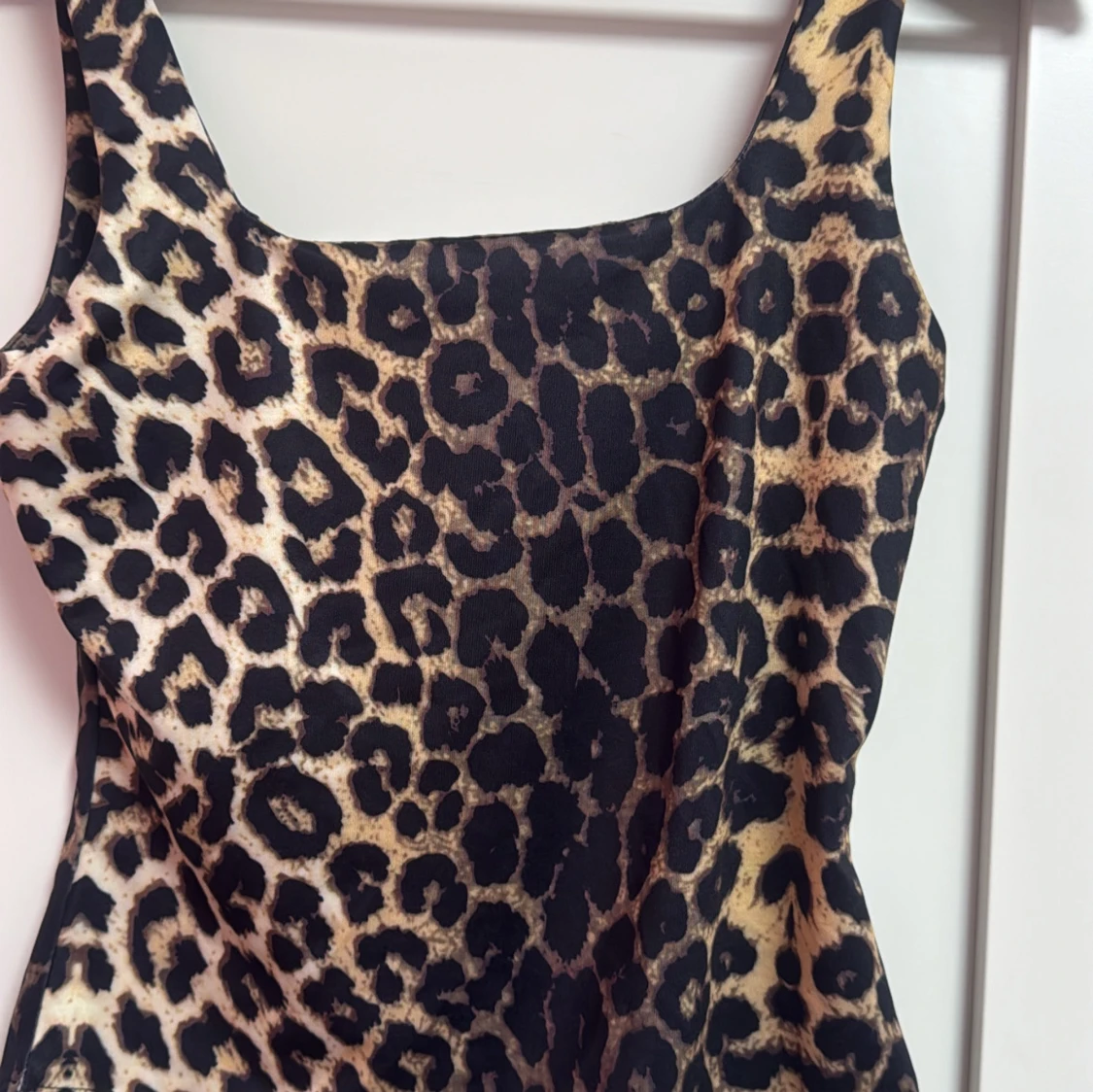 Leopardmönstrad kort topp - 1