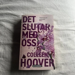 Det slutar med oss - En gripande berättelse om Lily som följer sina drömmar till Boston och öppnar en blomsteraffär. När hon möter Ryle förändras allt, men gamla känslor och utmaningar hotar det nya livet. Perfekt för dig som gillar starka känslor och relationer.
