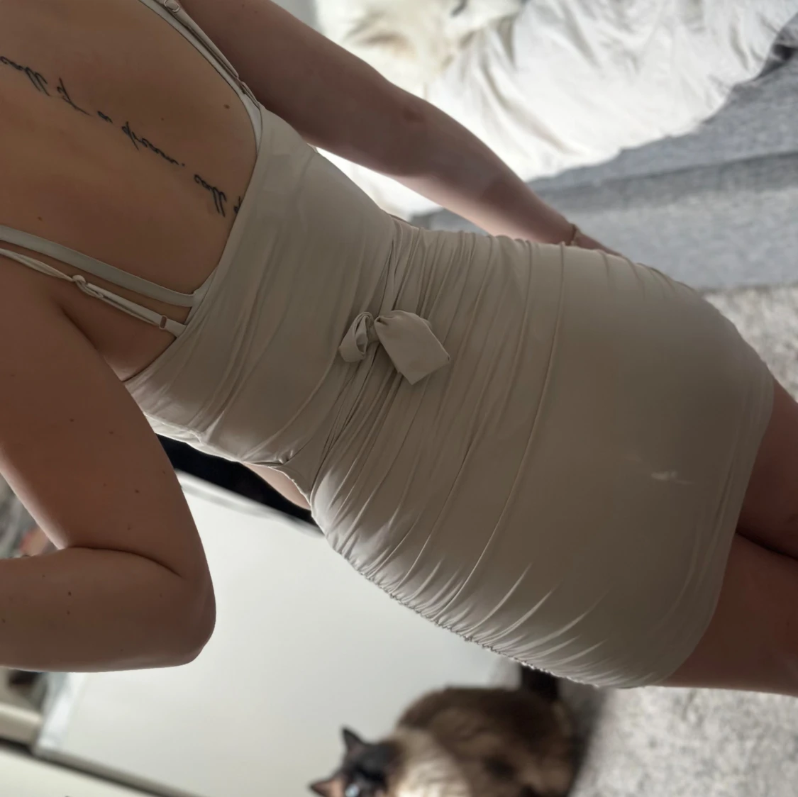 Beige kort klänning Lucy in the sky - 1