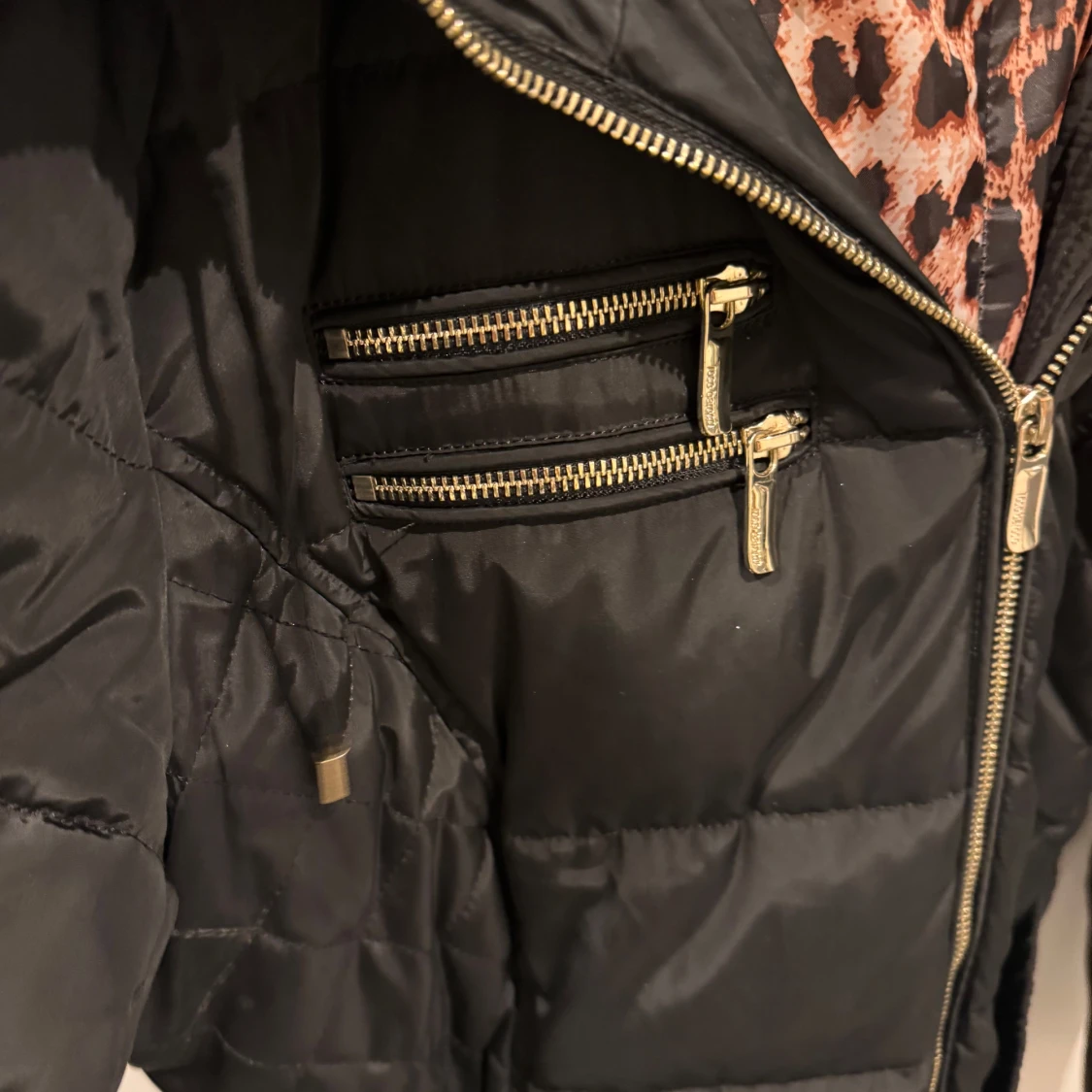 Svart pufferjacka från Rocobarocco - 1