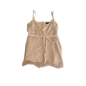 Vacker fairycore festtopp || Vintage, Fest - Supertrendig fairycore linne med paljetter och Mesh, ej genomskinlig. Vintage och i storlek S.! 