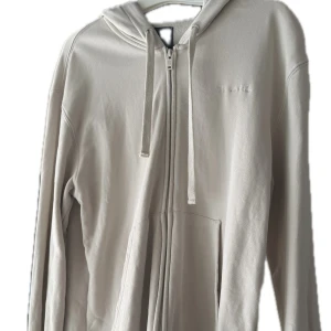 Bondelid zip up hoodie - Är för tjock för den, köptes för några månader sen men går inte på. Minns inte ursprungspris men sätter en låg prislapp
