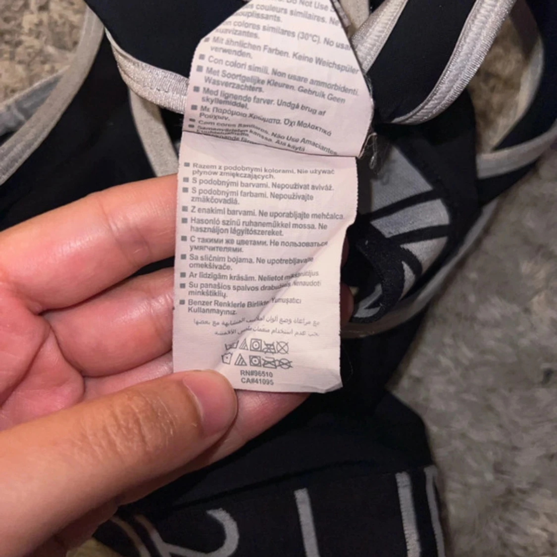 Svart sporttopp från Under Armour - 4