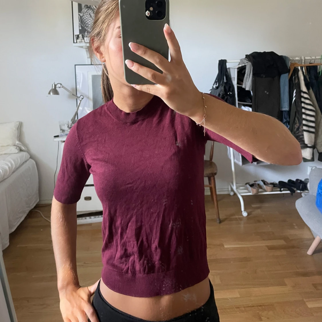 Vinröd stickad topp med kort ärm