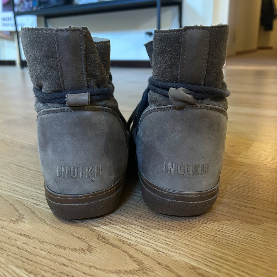 Grå glittriga boots från Inuikii - 2