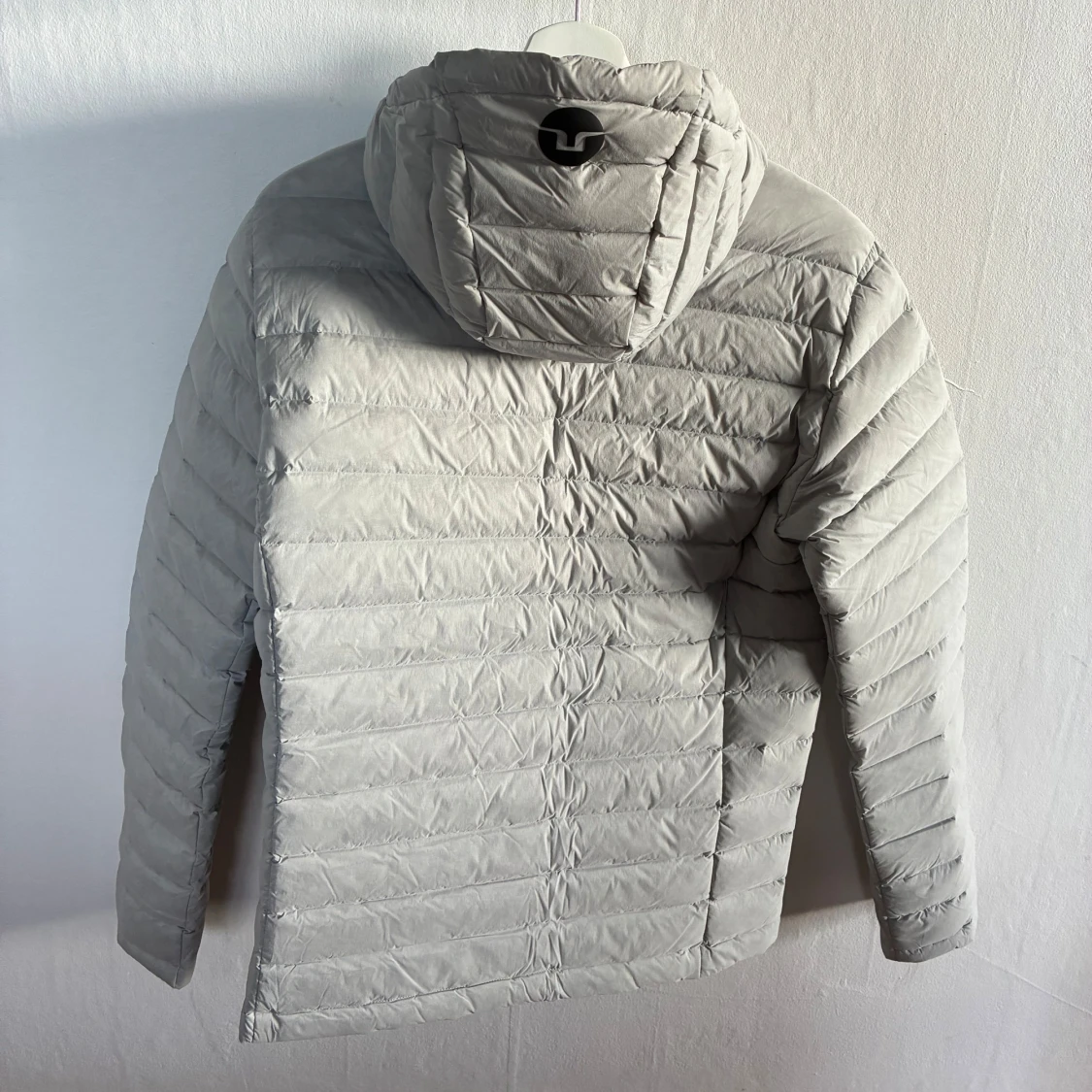 Ljusgrå dunjacka från J.Lindeberg - 4