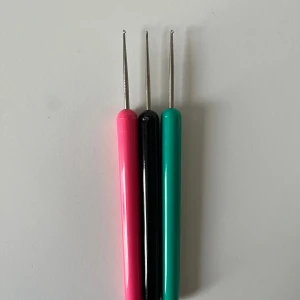 Slingnålar - Tre stycken slingnålar som underlättar att göra slingor hemma!