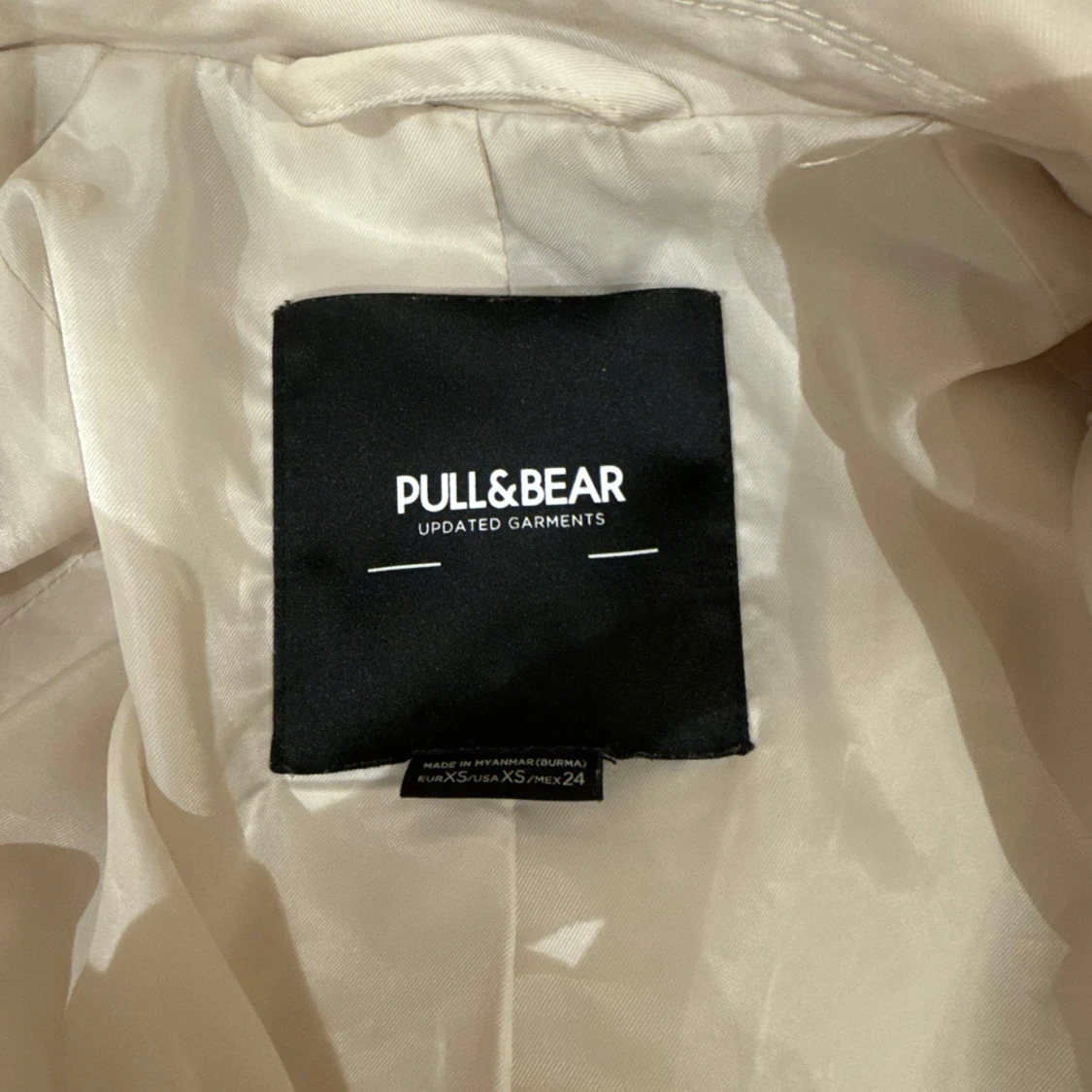 Beige trenchcoat från Pull&Bear XS - 2