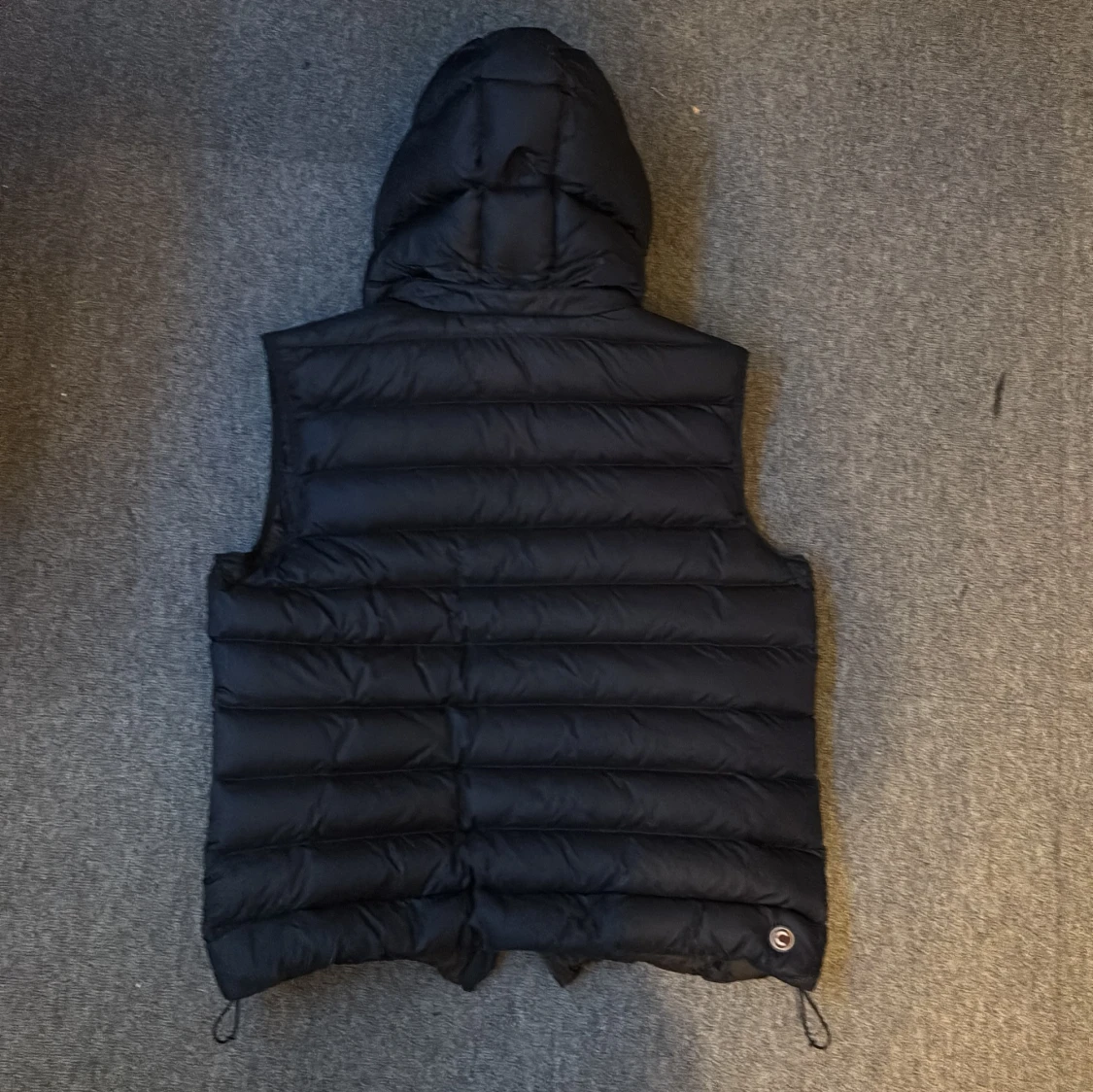 Mörkblå dunväst från Colmar med huva - 1