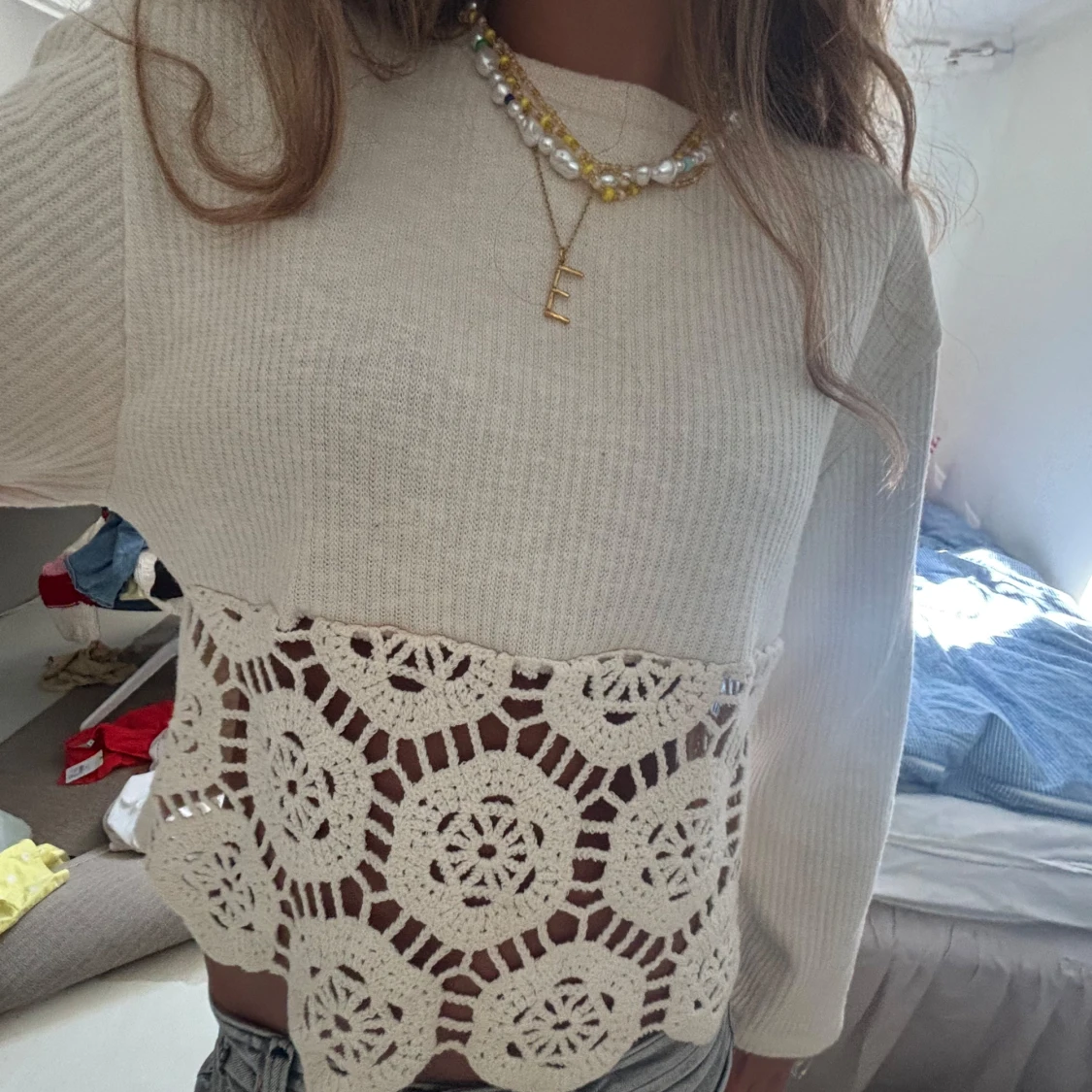 Beige tröja med virkad spets - 3