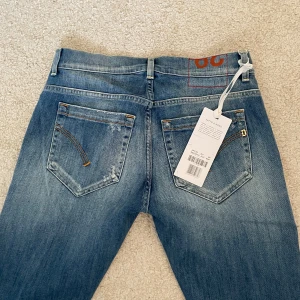 Dondup George Jeans - Brand new - Skick 10/10 (Helt ny) | Nypris: +4000kr, säljer endast för 1499kr! | Hör av dig vid frågor!
