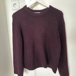 Vinröd stickad tröja gina  - Fin stickad tröja från Gina i xs 🥰