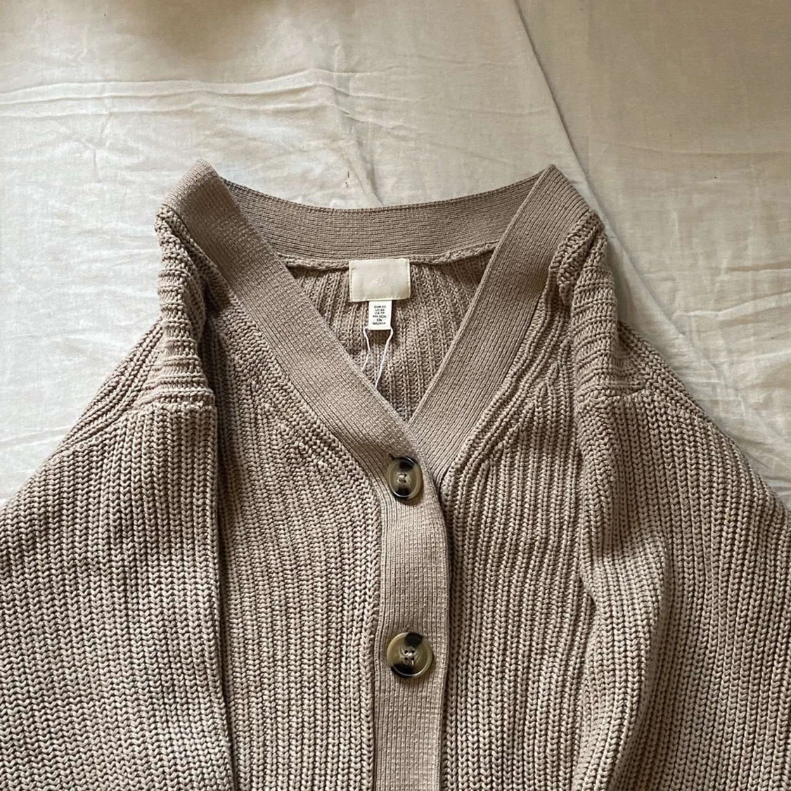 Beige stickad kofta från H&M - 2