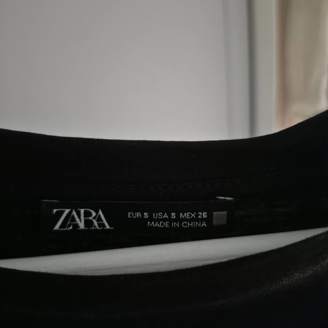 Svart topp med spets från Zara - 2