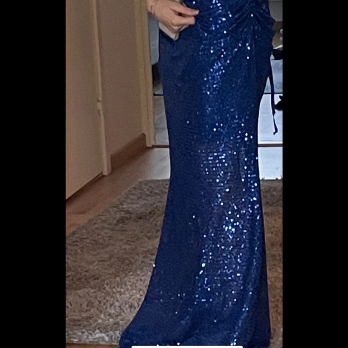 Blå glittrig långklänning med paljetter - 1