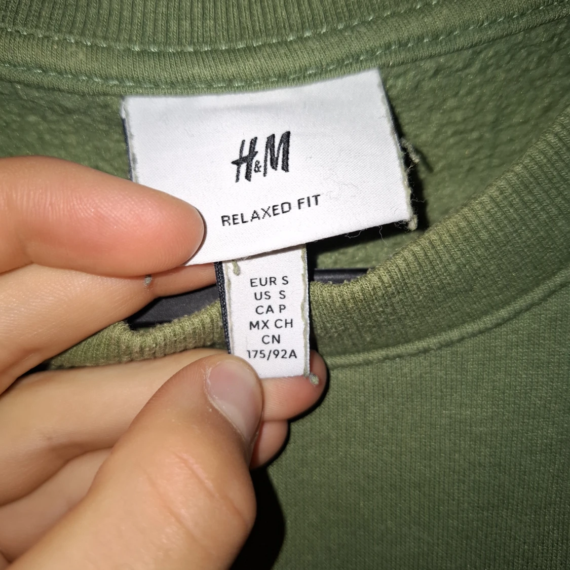 Grön sweatshirt med broderi från H&M - 2