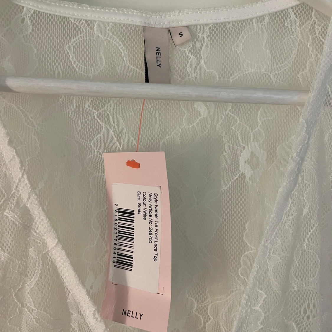 Vit spetstopp med knyt från Nelly - 2