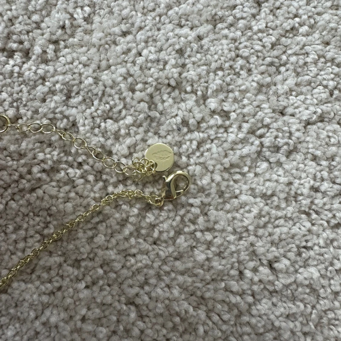 Guldigt halsband med hjärthänge - 3