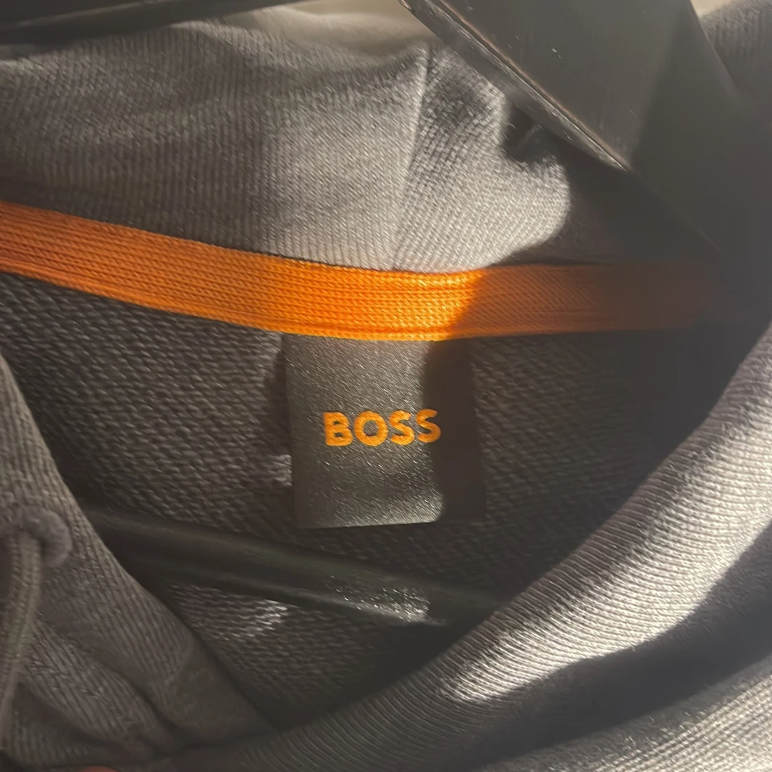 Grå hoodie från BOSS  - 2